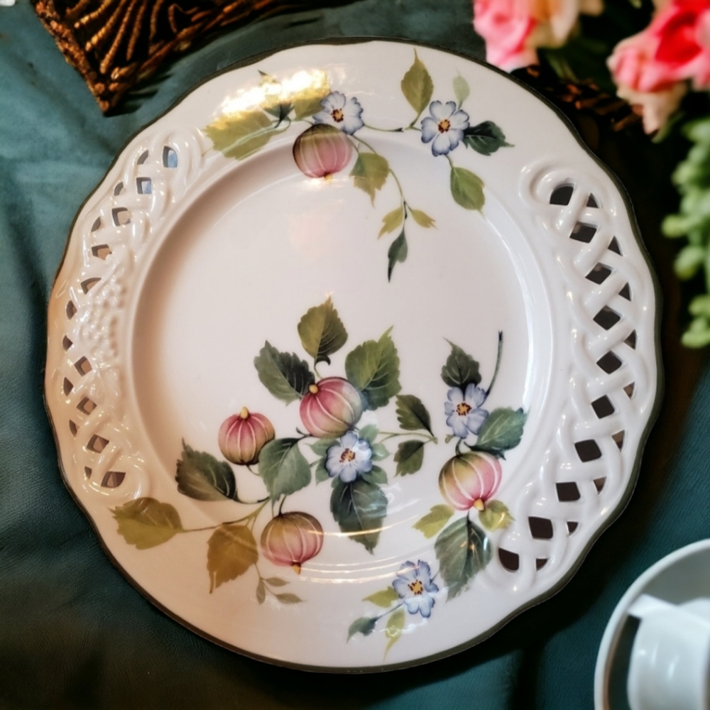 Vtg Dinner Plate Brunelli Italy Flowers  Lattice
